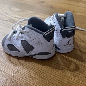 Jordan Kids' Sneakers - White and Gray